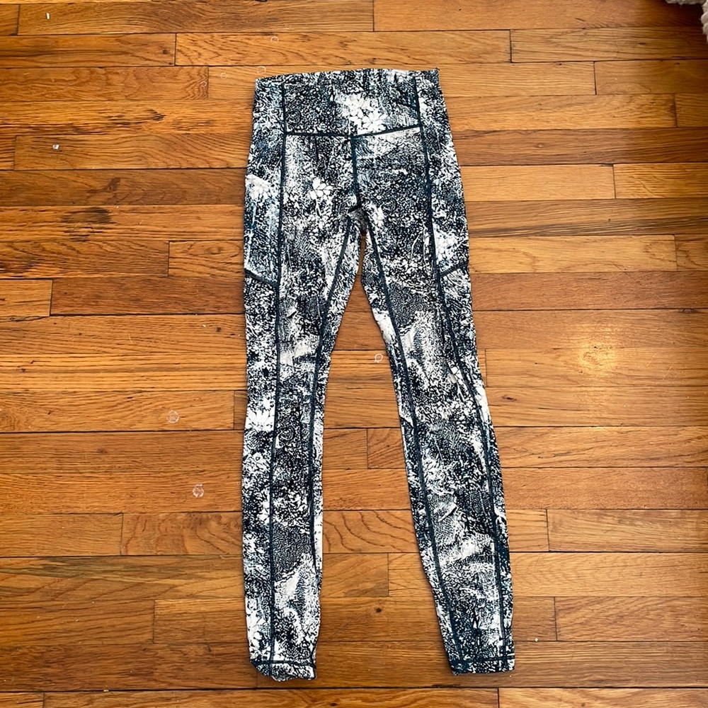 Blue lulu lemon leggings with pockets
